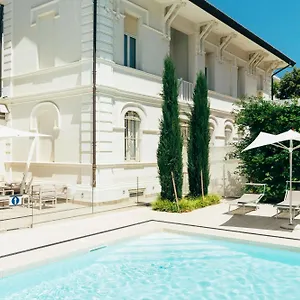 Hotel Regina Elena 57&oro Bianco, Rímini